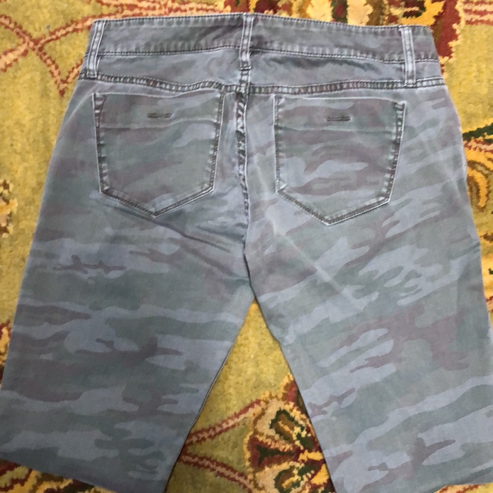 Sanctuary Camo patterned casual pants size 27
